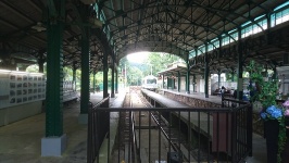 叡山電車 八瀬比叡山口駅、ターミナル駅に電車が入って来た