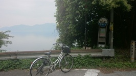 湖国バス　近江山梨子バス停から琵琶湖を望む