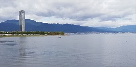 びわ湖湖岸、ひと際目立つタワー・ホテル