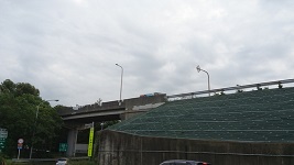 数年前に陸橋歩道で両足が強烈にツッた