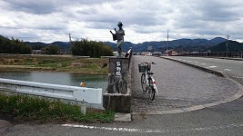 さすがデカンショ節の街、監物橋