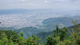 京都市街を愛宕の山から眺めれば・・